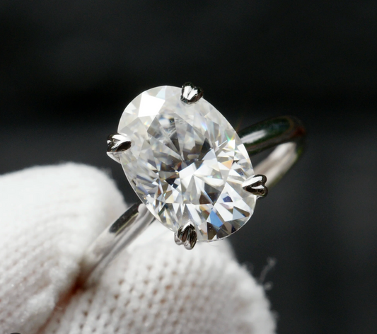 Oval solitare moissanite ring