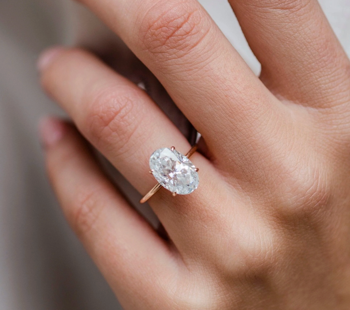 Oval solitare moissanite ring